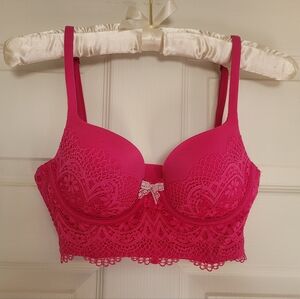 Victoria's Secret- Super soft, lacy bra in hot 🔥 pink!